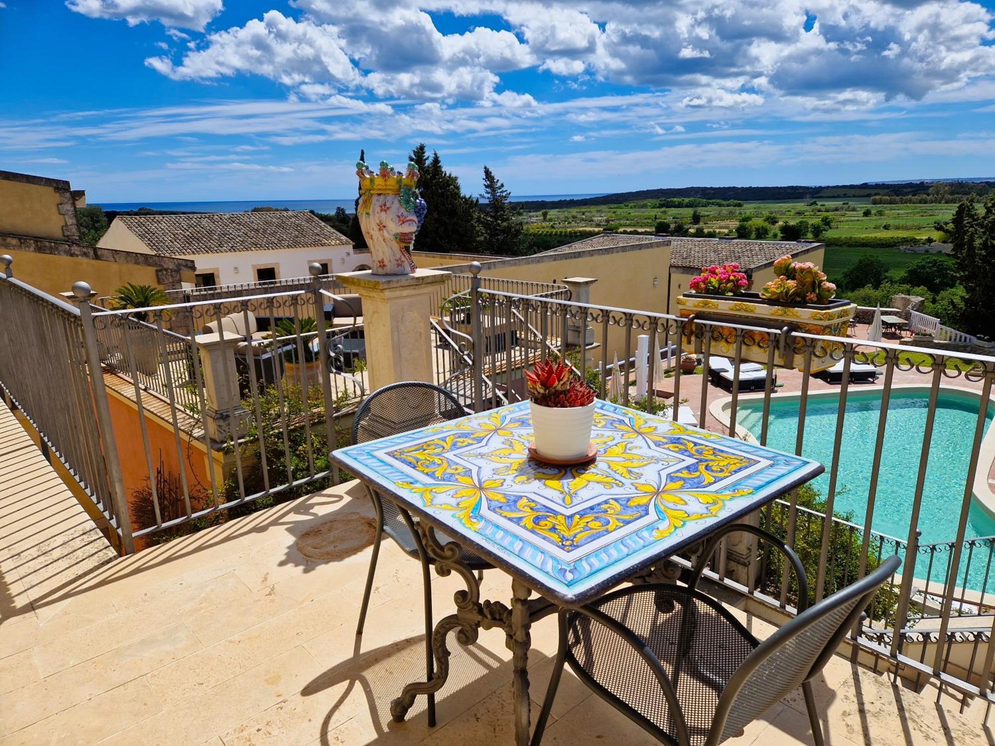 Hotel La Corte Del Sole Lido di Noto Bagian luar foto