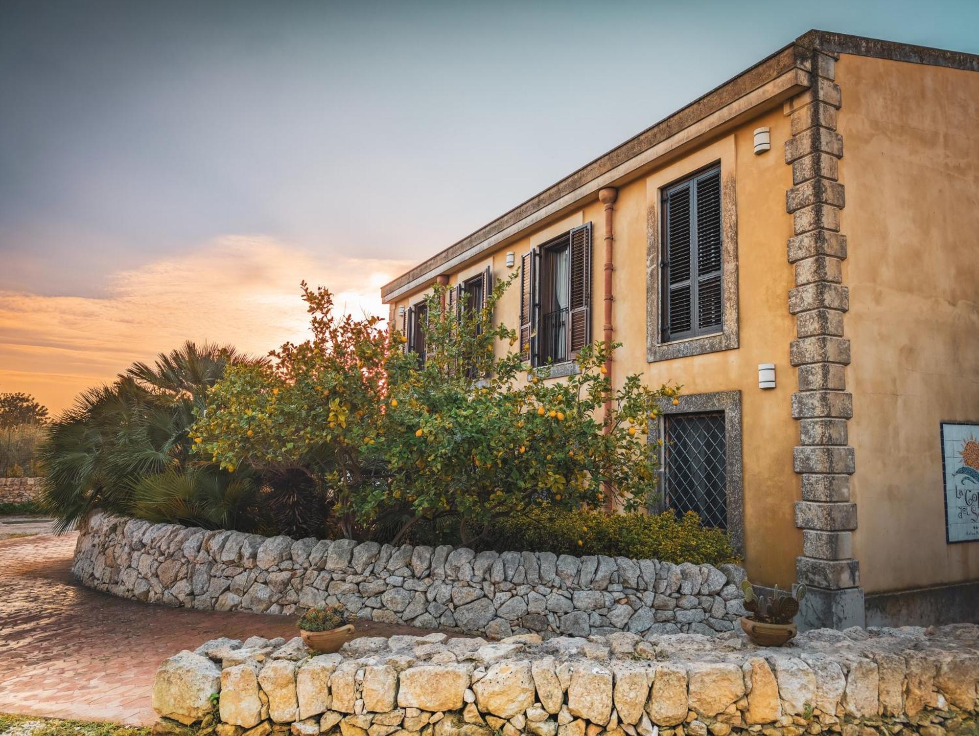 Hotel La Corte Del Sole Lido di Noto Bagian luar foto