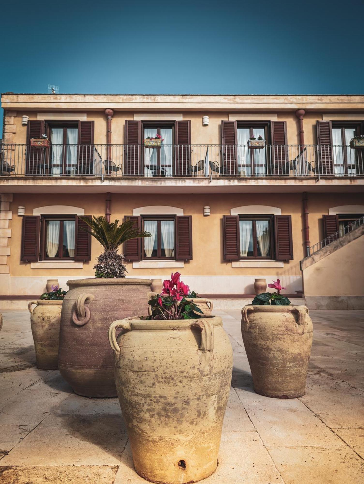 Hotel La Corte Del Sole Lido di Noto Bagian luar foto