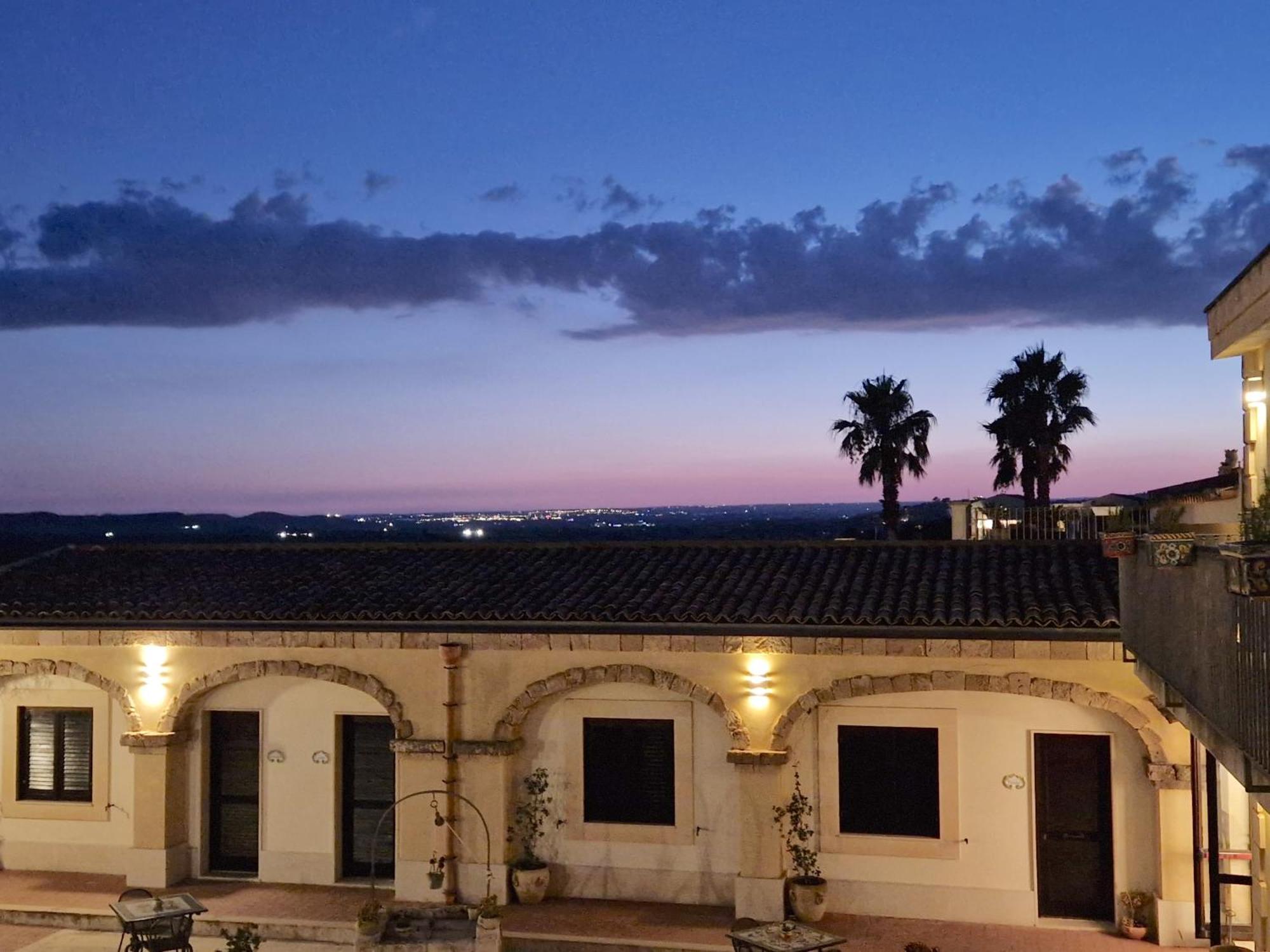 Hotel La Corte Del Sole Lido di Noto Bagian luar foto