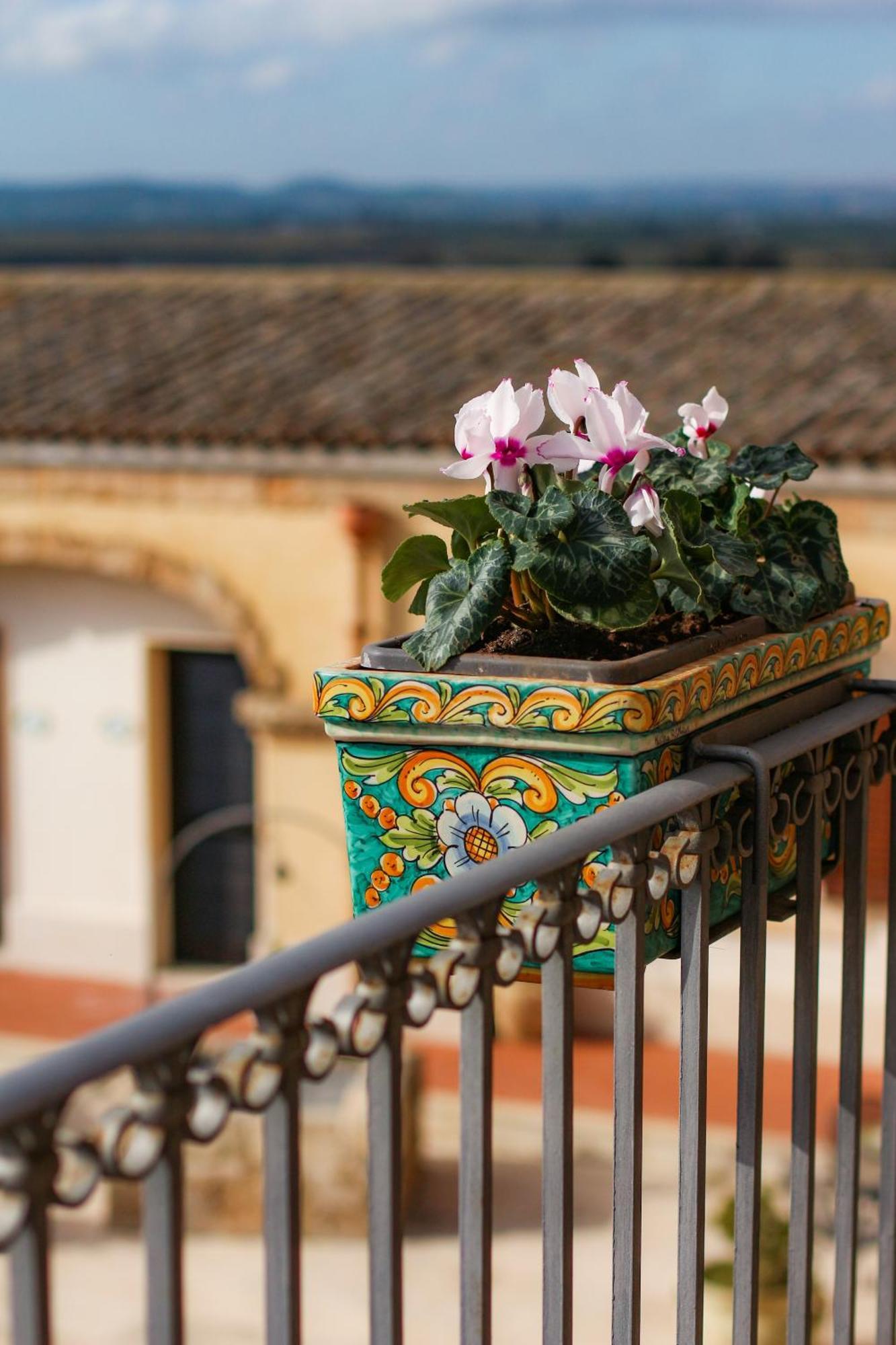 Hotel La Corte Del Sole Lido di Noto Bagian luar foto