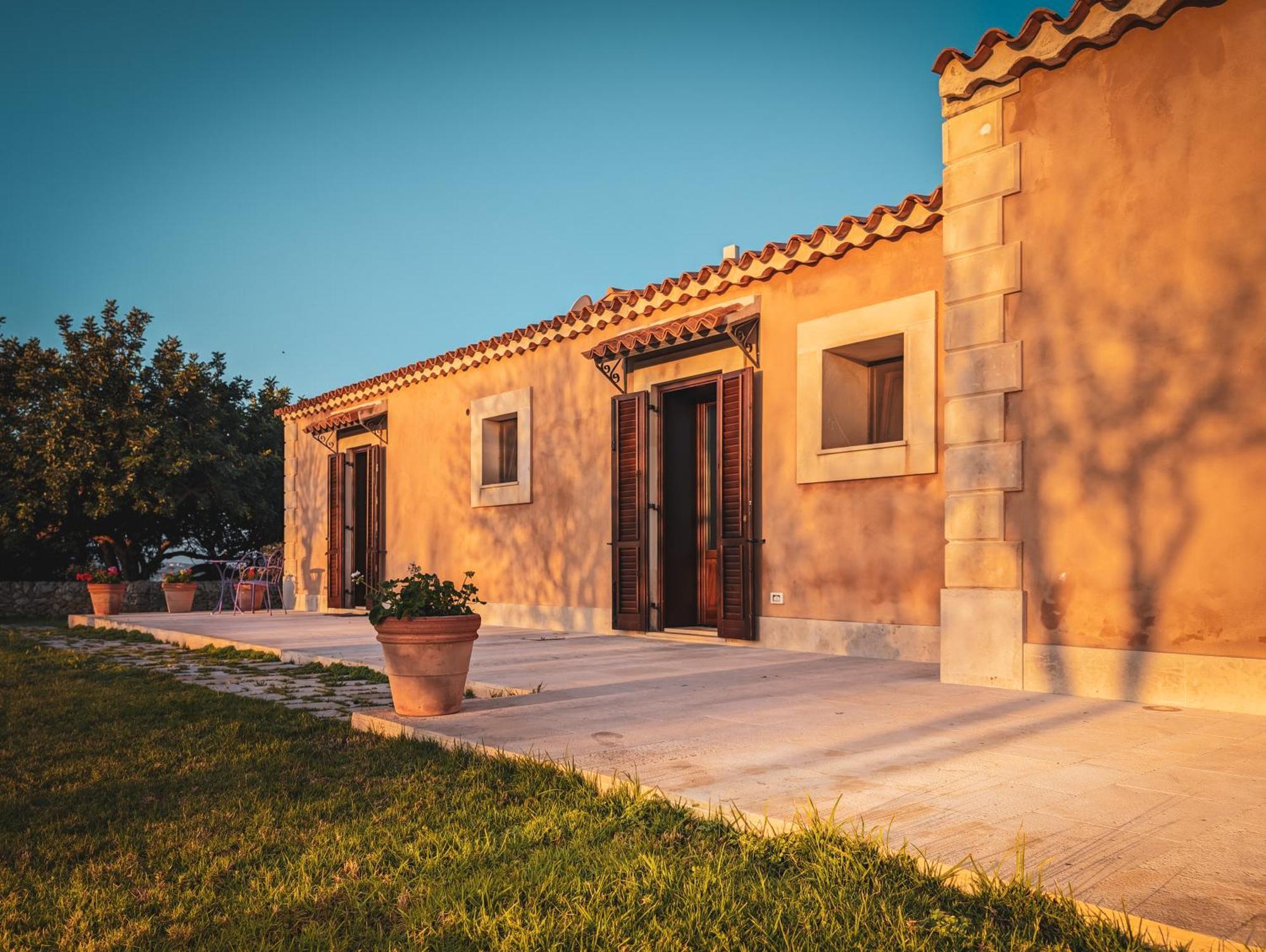 Hotel La Corte Del Sole Lido di Noto Bagian luar foto