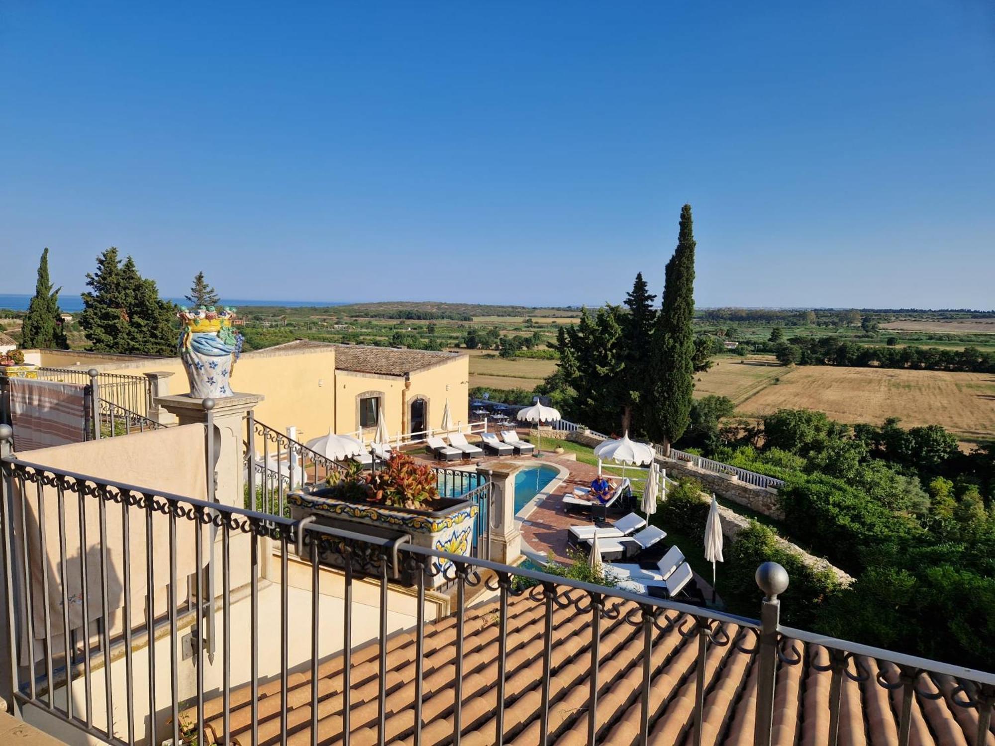 Hotel La Corte Del Sole Lido di Noto Bagian luar foto